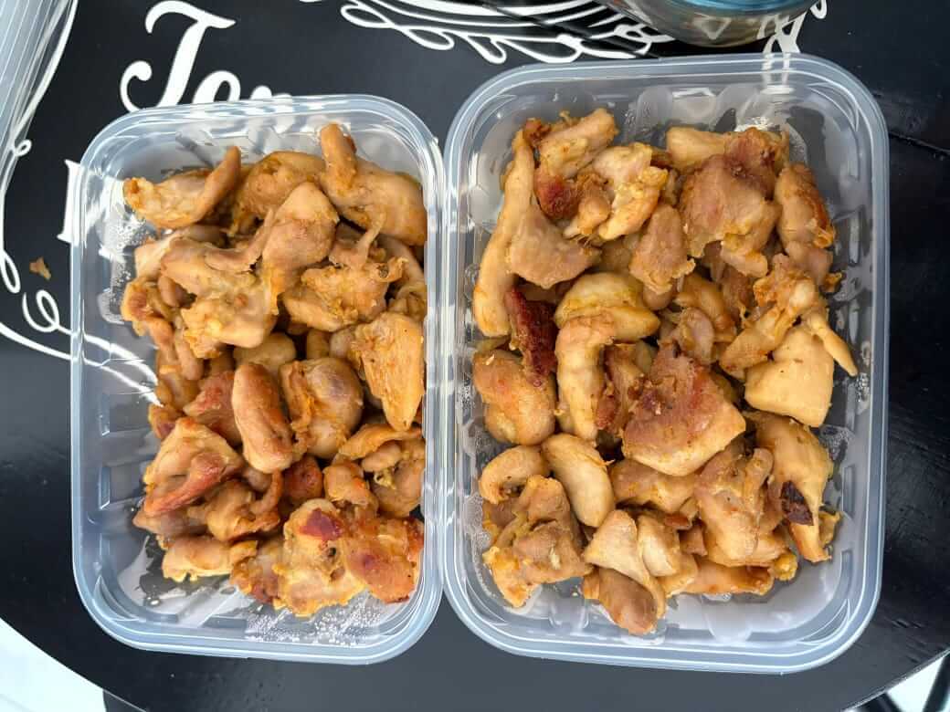 Refeições organizadas com porções de frango grelhado